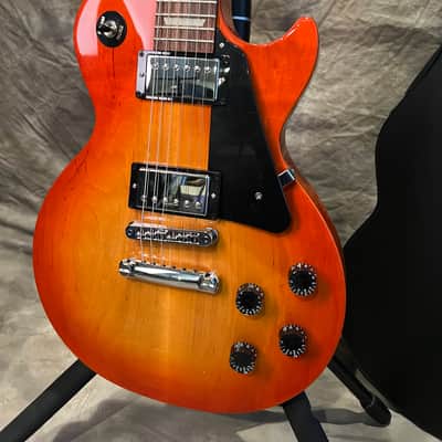 Gibson Les Paul Studio with original hard case image 2