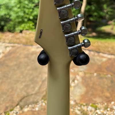Douglas Fulcrum Pro 2012 - Flying V Guitar White image 6