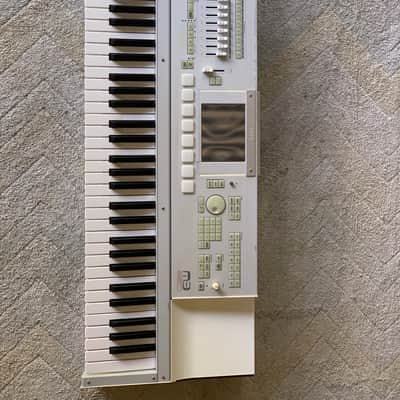 Korg M3 61 2010s Gray / white