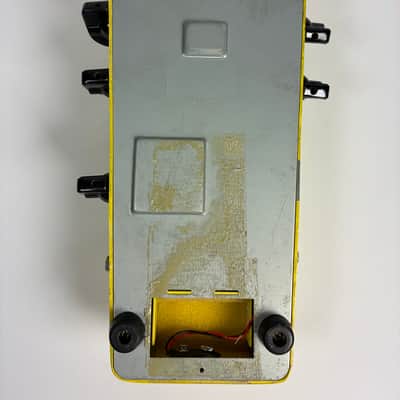 Snarling Dogs Mold Spore Wah 1990s - Yellow image 11