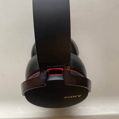 Sony MDR-XB950BT Extra Bass Wireless Headphones image 6