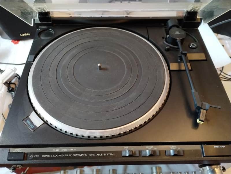 JVC QL FX5 turntable in very good condition - 1980's image 1