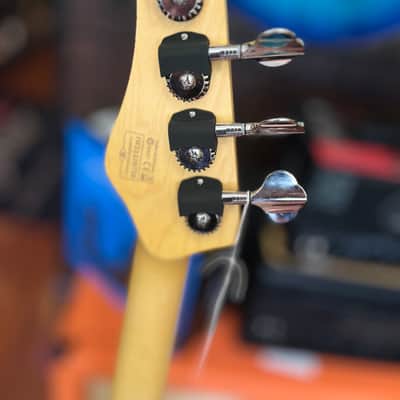 Schecter CV-4 Bass 2010s - 3-Tone Sunburst image 5