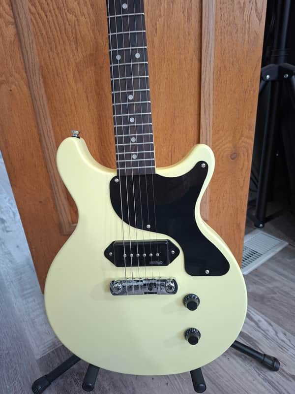 Vintage V130 - 6.8 lbs-with Vintage gig bag image 1