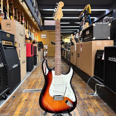 Fender Player Stratocaster Electric Guitar 2021 3-Color Sunburst w/Gator Hard Case image 4