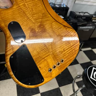 Fender American Deluxe Zone Bass 2001 - 2006 - Amber image 17