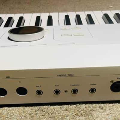 Arturia AstroLab 61-Key Stage Keyboard 2026 image 7