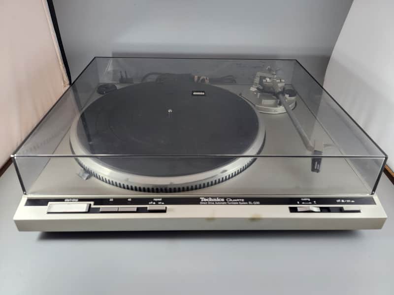 Technics Quartz SL-Q30 Direct Drive Automatic Turntable & New AT81CP cartridge! image 1