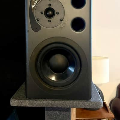 Alesis M1 Active MKIII 6.5" Active Studio Monitor (Single) 2010s - Black image 3
