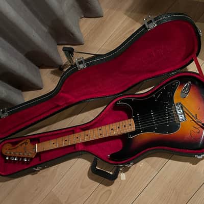 Fender Stratocaster 1975 signed by Carlos Santana, Maple Fretboard image 6