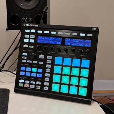 Native Instruments Maschine MKII - w/ Box - Black - Very Nice! image 3