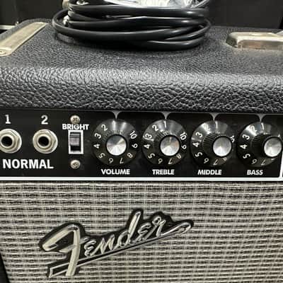 Fender '65 Twin Reverb Reissue 85-Watt 2x12" Guitar Combo 1991 - Present - Black image 3