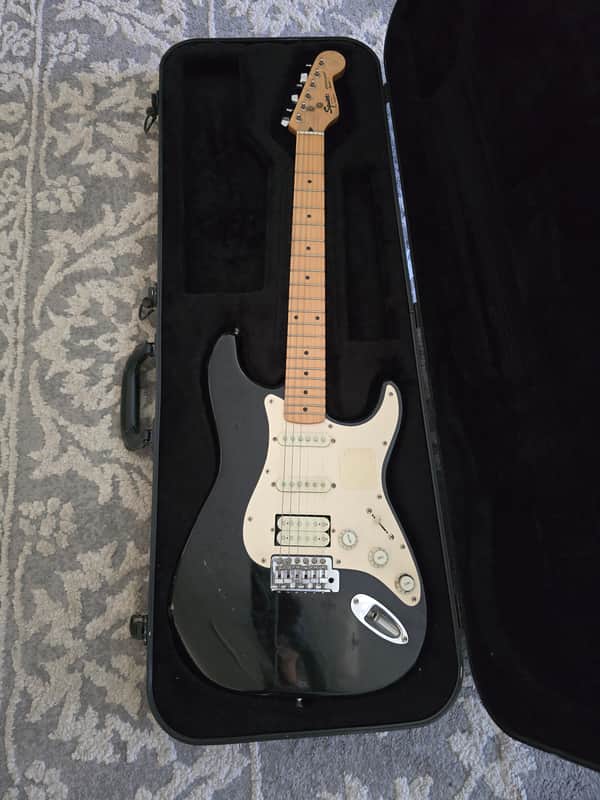 Squier Standard Stratocaster HSS with Maple Fretboard (Made in Korea) 1989 - 1992 - Black image 1