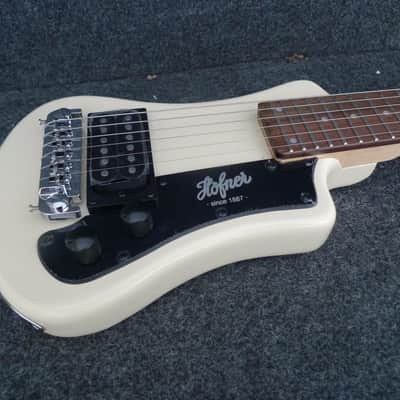 Hofner HCT-SH-WH Contemporary CT Series Shorty Travel / Mini Guitar White & Gig Bag image 1