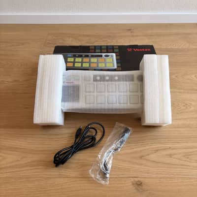 Immagine Vestax PAD-One USB Midi Controller with original box, packaging and cables! Like New! - 3