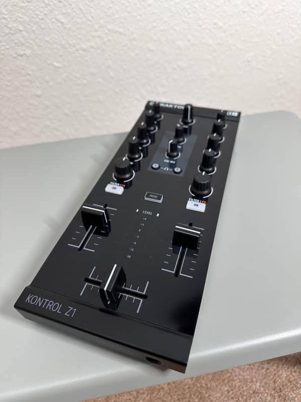 Native Instruments Traktor Kontrol Z1
