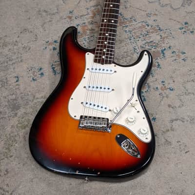 Fender AVRI 62' Stratocaster with Original Hardshell Case - 1991 - 3 Tone Sunburst image 3