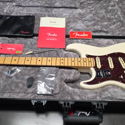 Roland G-303 left handed lefty guitar synth with GR-300 and 24-pin