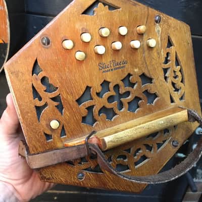 “Steel Reeds” Vintage German Concertina image 4