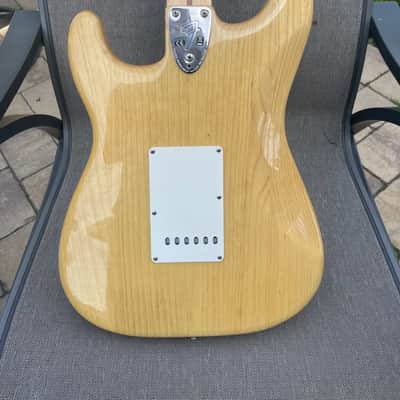 Fender 70s reissue natural strat. Upgraded pickups!! Stratocaster 2013 ish - Natural image 3