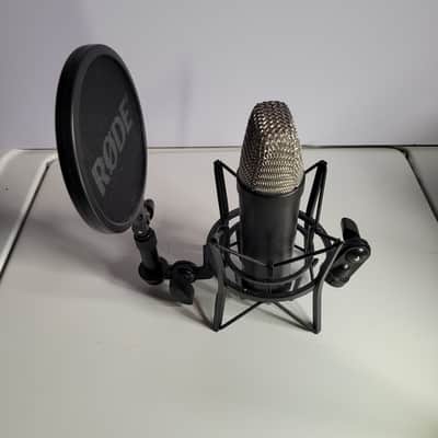 RODE NT1 Large Diaphragm Cardioid Condenser Microphone -Black image 1