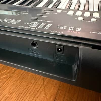 Yamaha EZ220 Lighted Key Portable Digital Piano 2012 - Present - Black image 9