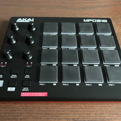 Akai MPD218 2015 - Present - Black image 2