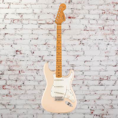 Fender - Vintera III Late '60s Stratocaster - Electric Guitar w/ Maple Fingerboard - Olympic White - w/ Deluxe Gigbag image 2
