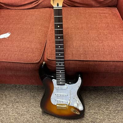 Fender Deluxe Players Stratocaster with Rosewood Fretboard 2005 - 2016 - 3-Color Sunburst image 4