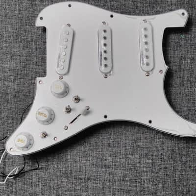 pickguard sss micro wilkinson - 2 volumes, women tone, bass cut & neck switch image 1