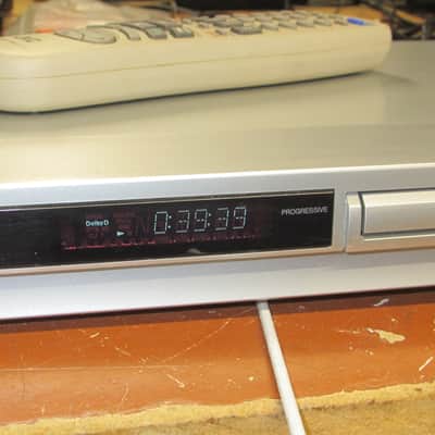 JVC XV-N44 CD and DVD Player w PCM Optical and Co-ax Outputs image 4