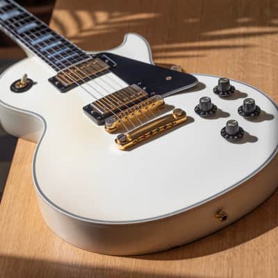 2007 Gibson Custom Les Paul Custom - in Naturally Aged Alpine White image 15