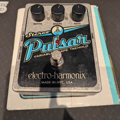 Electro-Harmonix Stereo Pulsar Analog Tremolo 2007 - Present - Blue image 1