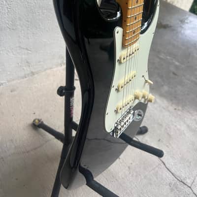 Fender American Professional II Stratocaster with Maple Fretboard 2020 - Present - Black image 11