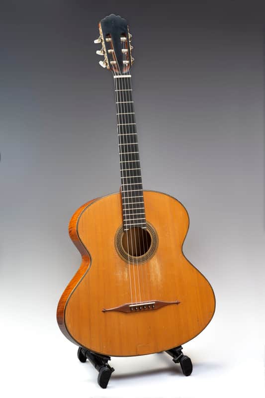 Grigory Grigorievich Lyubimov, Chernihiv, c.1940 Classical guitar image 1