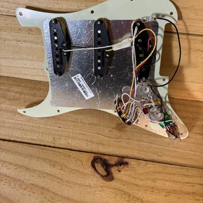Fender Loaded Pickguard American performer Stratocaster SSS 2024 - Yosemite pickups image 3