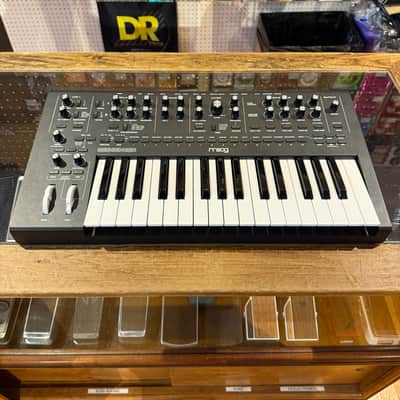 Moog Messenger 32-Key Monophonic Synthesizer 2025 - Present - Black image 2
