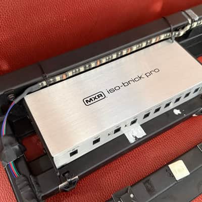 MXR M242 Iso-Brick Pro Power Supply 2024 - Present - Silver image 3