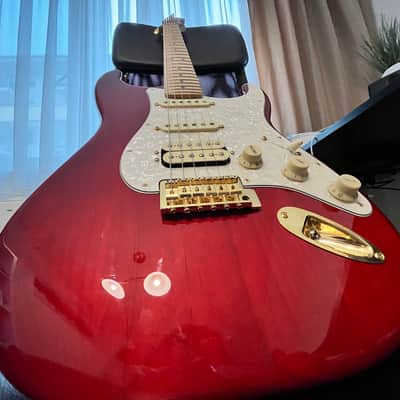 Fender Tash Sultana Signature 2022 - Transparent Cherry image 3