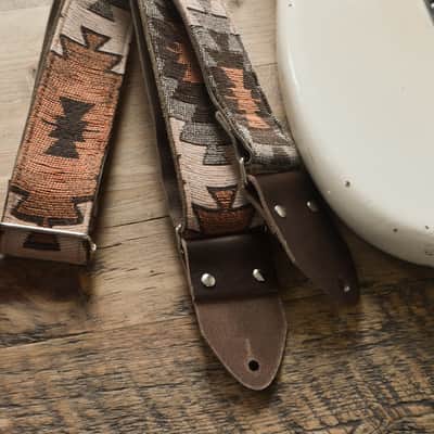 Gibson GV99 Historic Reissue Leather Guitar Strap from a Les Paul