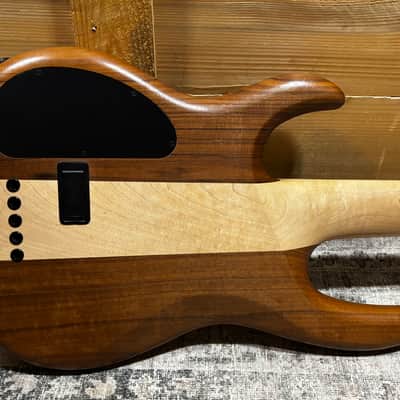 Carvin LB-75 Electric Bass Guitar image 10