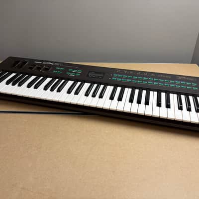 Yamaha DX21 Programmable Algorithm Synthesizer 1985 - Black. With Hard Case