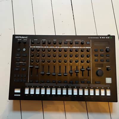 Roland TR-8S AIRA Rhythm Performer with Sample Playback 2018 - Present - Black image 1