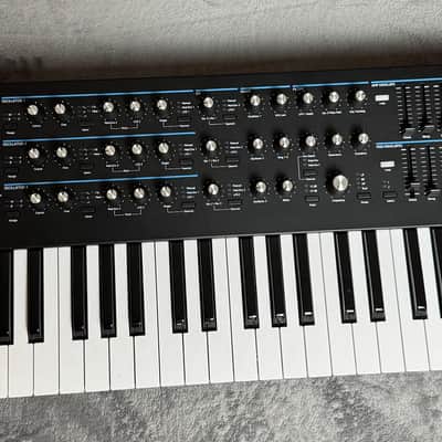Novation Summit 61-Key 16-Voice Polyphonic Synthesizer Excellent image 8