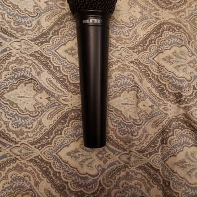 Digital Reference DRV100 Dynamic Cardioid Handheld Microphone image 4