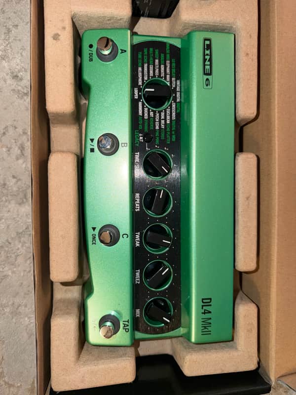 Line 6 DL4 MkII 2022 - Present - Green / Black image 1