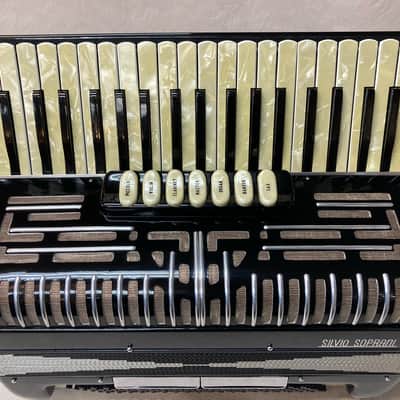 SILVIO SOPRANI 3-REED ACCORDION #CCBSS4232-7 image 2