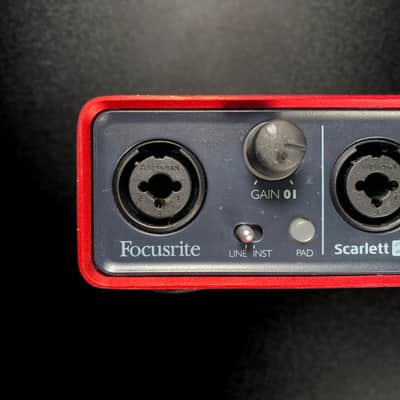 Focusrite Scarlett 2i4 - Red image 7