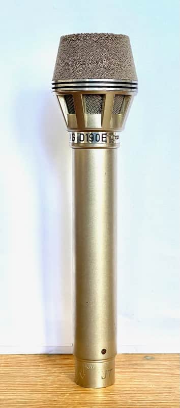 Vintage AKG D190E with clip image 1