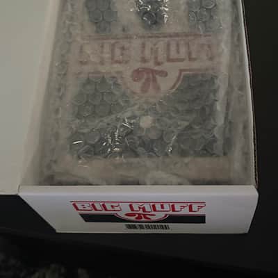 Electro-Harmonix Big Muff Pi 2000 - Present - Silver / Black / Red image 3